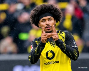 Karim Adeyemi im Porträt beim Fußball