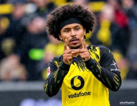 Karim Adeyemi im Porträt beim Fußball
